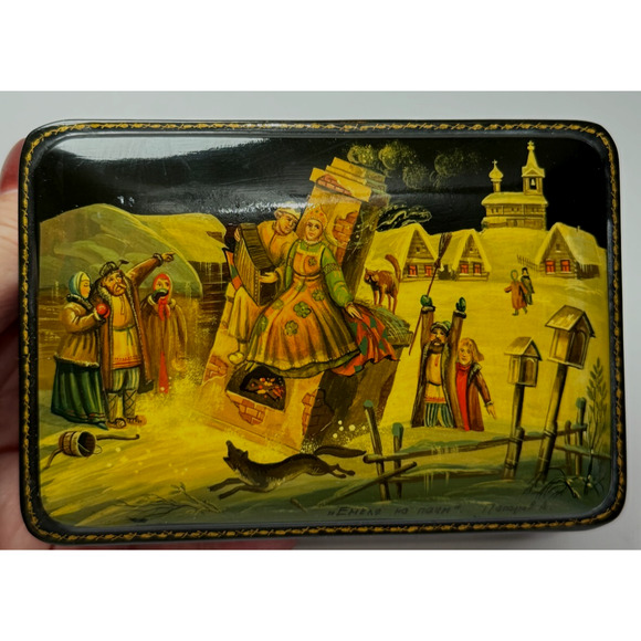 Vintage Russian Lacquer Box Fairy Tale Man Woman on Hearth Fox Village Scene - Picture 7 of 8
